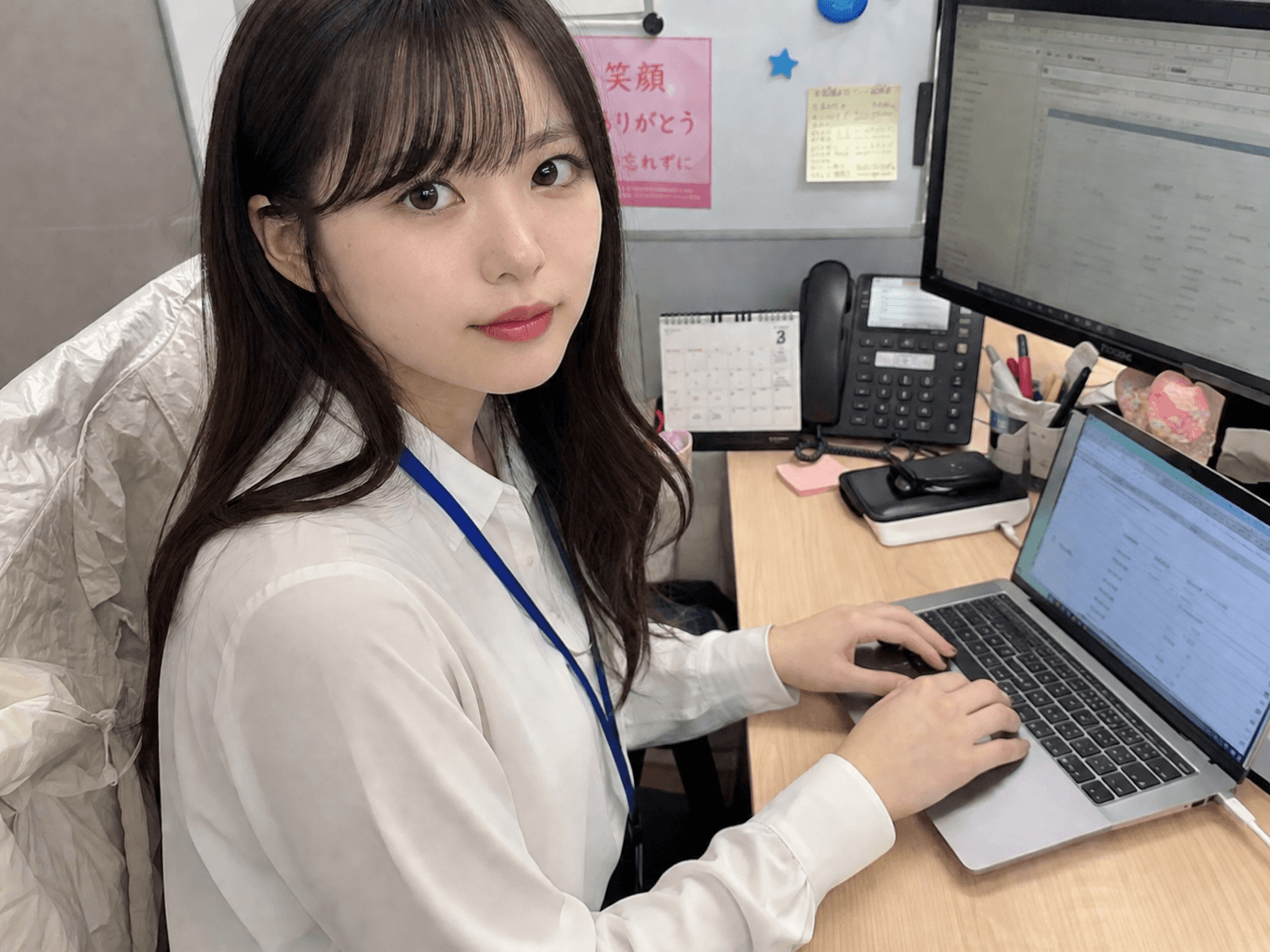 ねね 仕事中